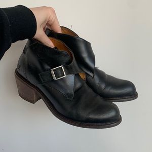 John Fluevog ‘Adriana: Chapot’. DISCONTINUED 🖤